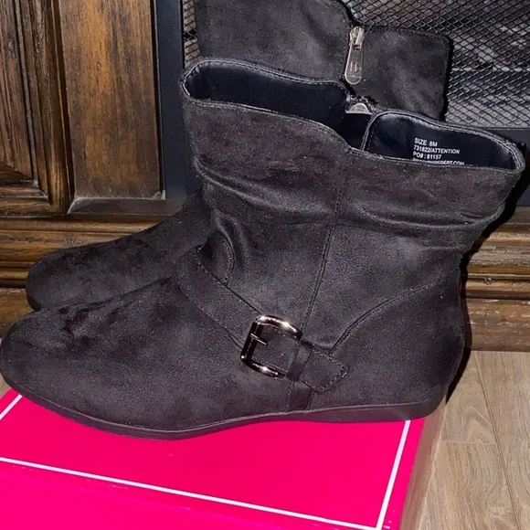 I.D. Required Brand New Black Suede Slouch Booties size 8 - Picture 2 of 9